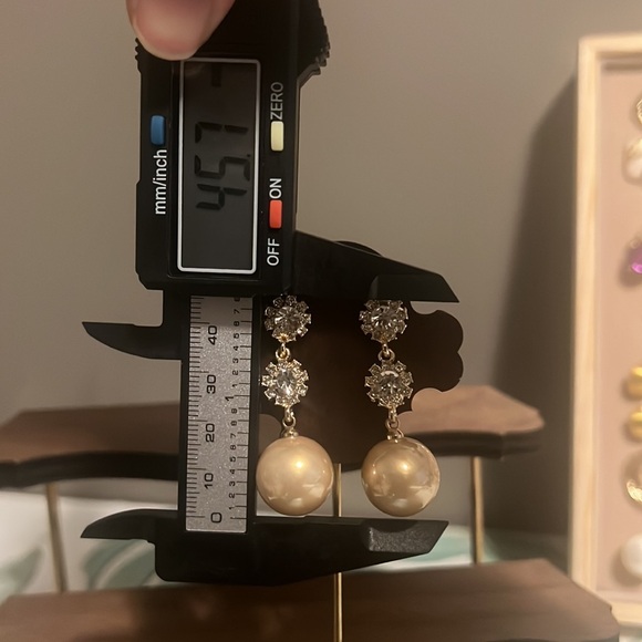 Silver Pin Zirconia Leaf Flower Pearl Tassel Earrings - Picture 5 of 7